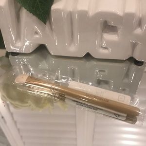 Precision eye defining brush